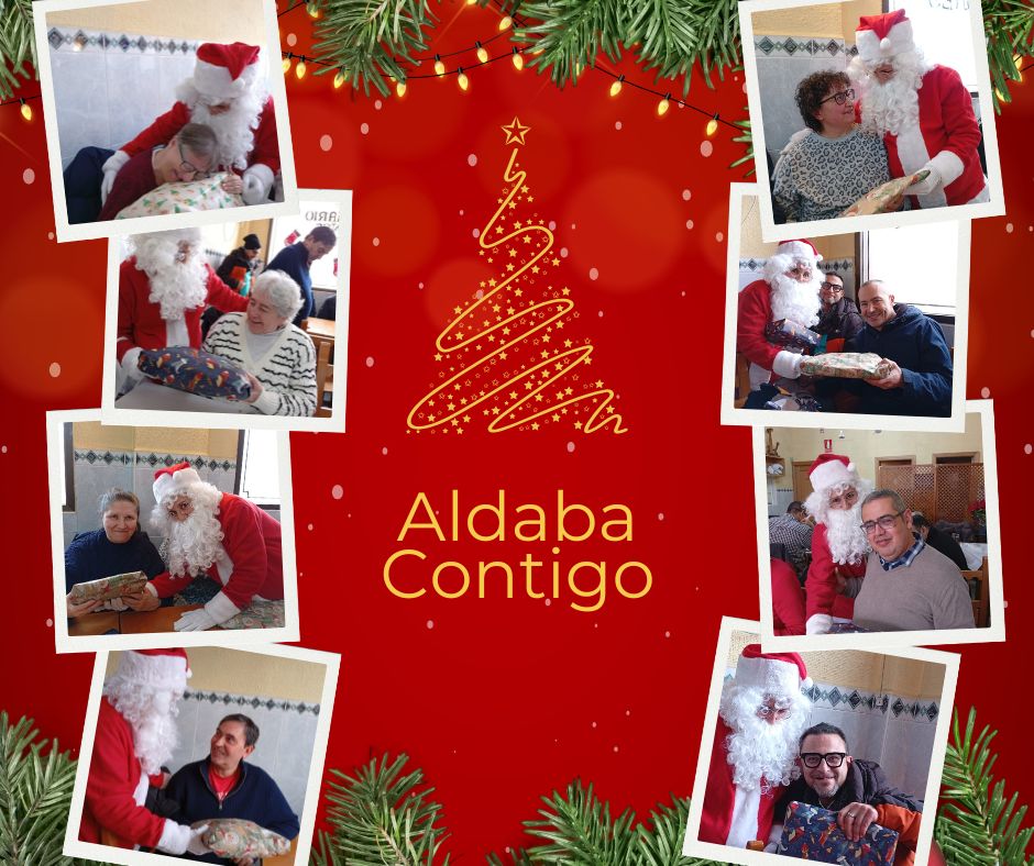 Personas con papa noel recibiendo su regalo