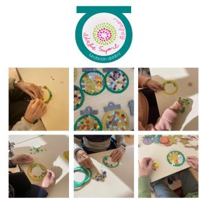 Fotos de personas haciendo adorno navideño