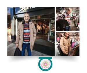 Persona comprando abrigo