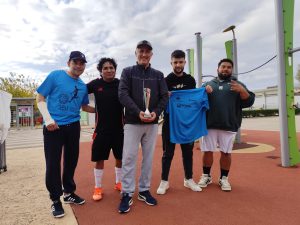 Personas en torneo de futbol