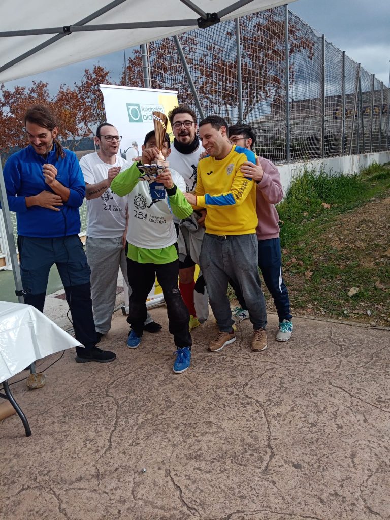 Personas en torneo de futbol
