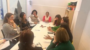 Personas en reunión