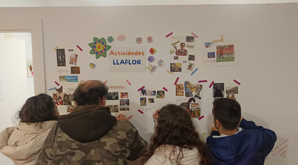 Personas en taller de collague