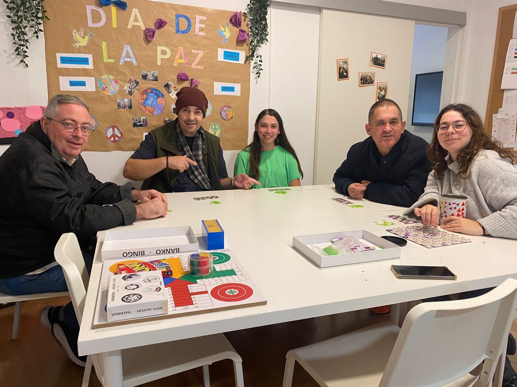 Personas jugando a juegos de mesa