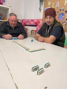 Personas jugando a juegos de mesa