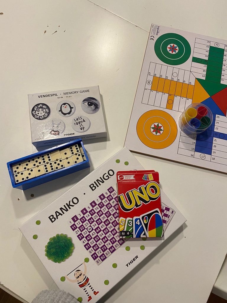 Personas jugando a juegos de mesa