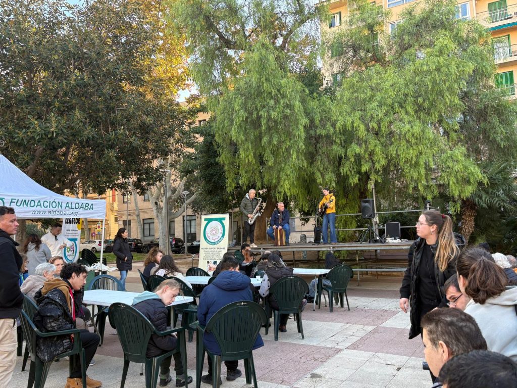 Personas en jornada por el dia de discapacidad