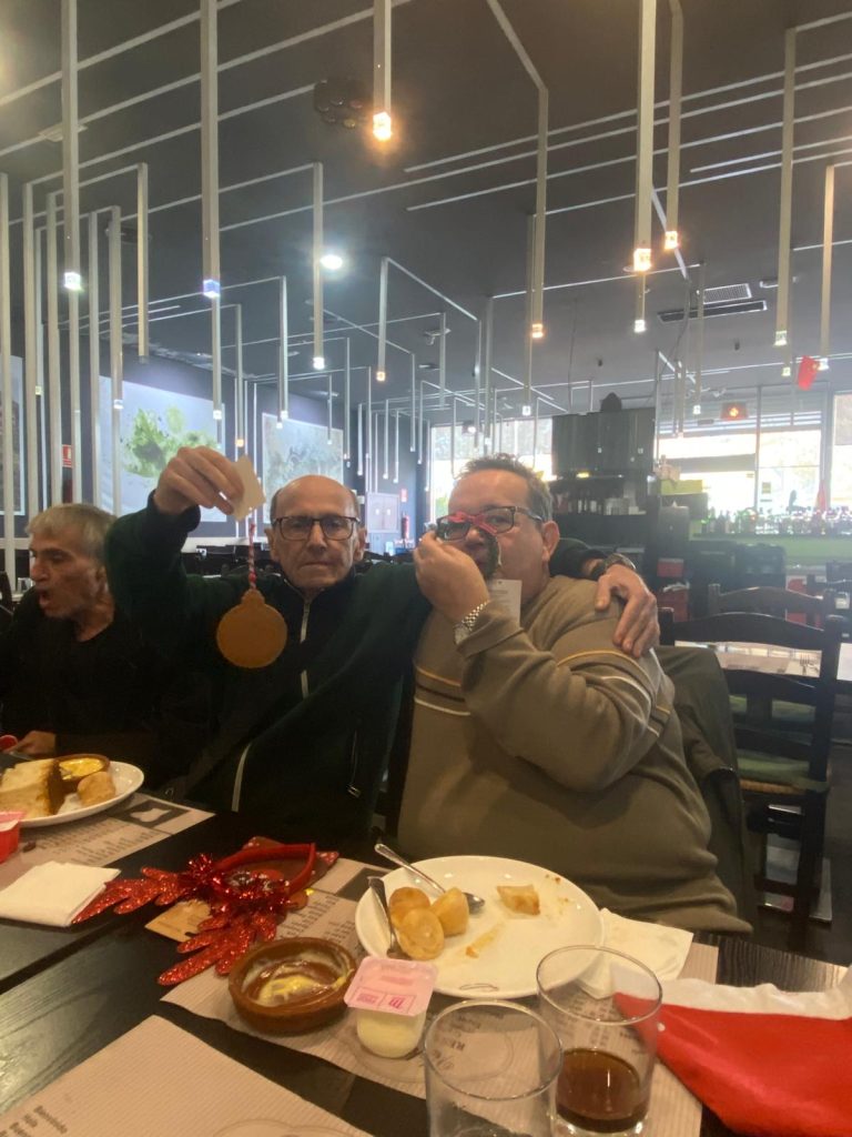 Personas en celebración de Navidad