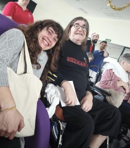 Personas en el festival de navidad