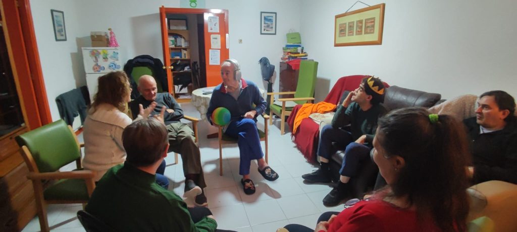 Personas en taller de psicomotricidad