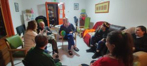 Personas en taller de psicomotricidad