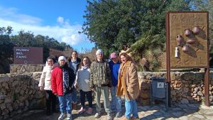 Personas en museo de cerámica