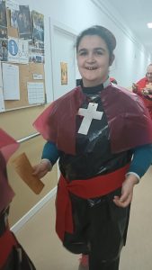 Personas disfrazadas en el entierro de la sardina