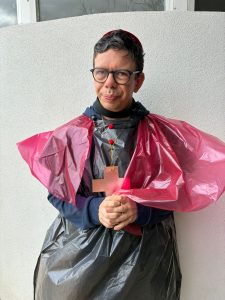 Personas disfrazadas en el entierro de la sardina