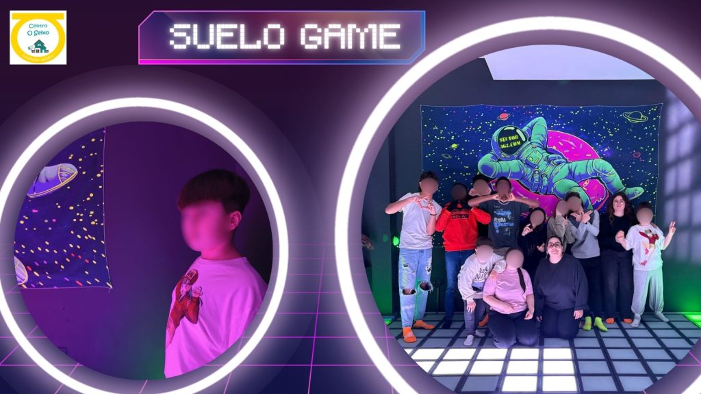 Niños posando en una juego de Suelo con luces