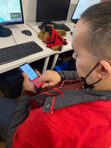 Personas con el aprendiendo de google maps