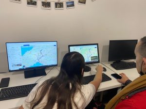 Personas con el aprendiendo de google maps