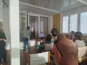 Personas en presentación