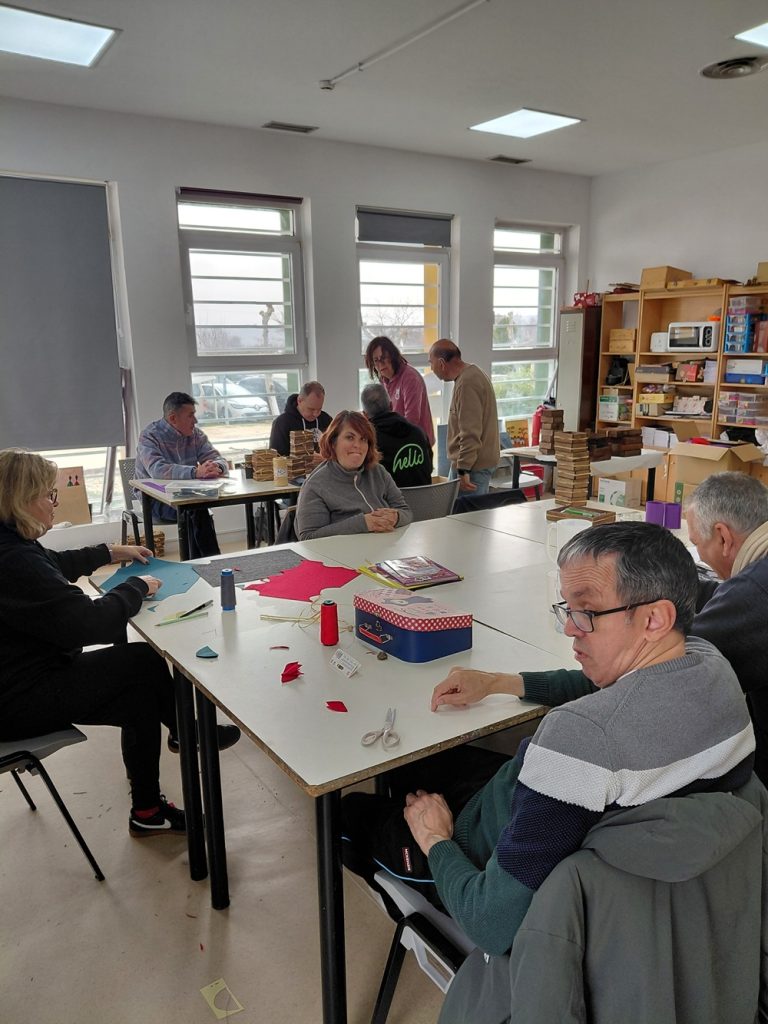 Voluntarios en el centro ocupacional