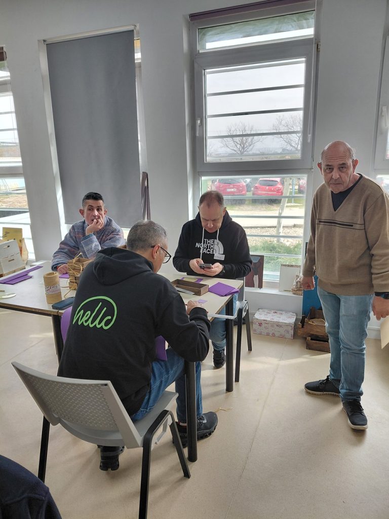 Voluntarios en el centro ocupacional