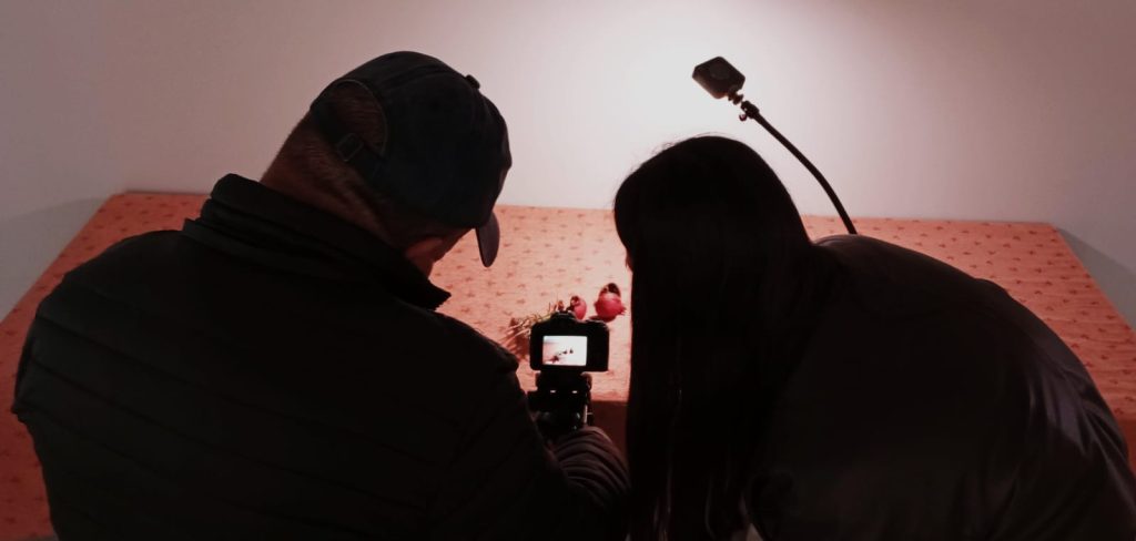 Personas en museo de fotografía