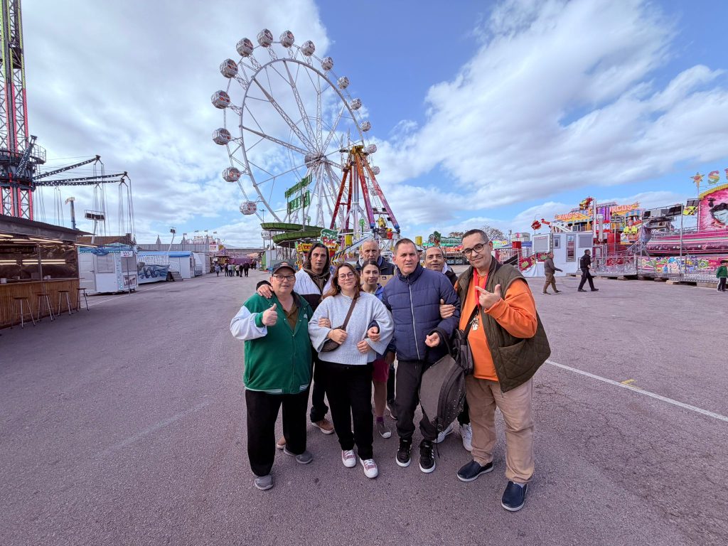 Personas en una feria