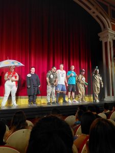 Personas en obra de teatro