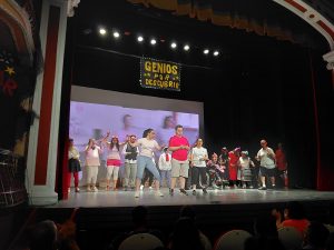 Personas en obra de teatro