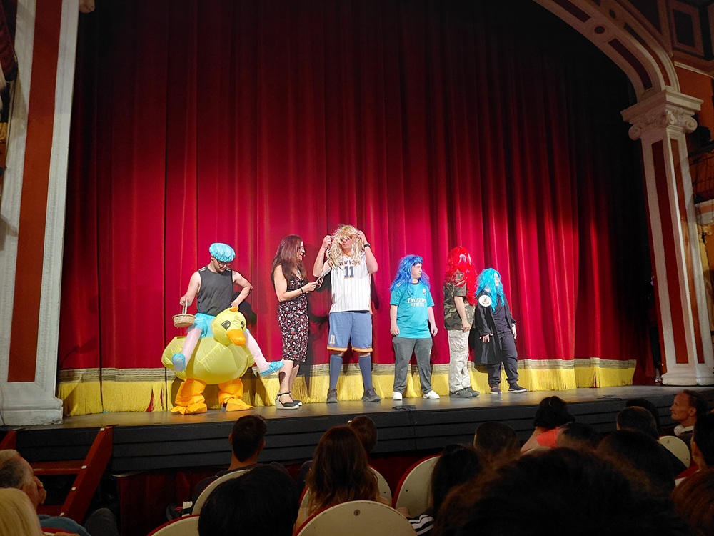 Personas en obra de teatro