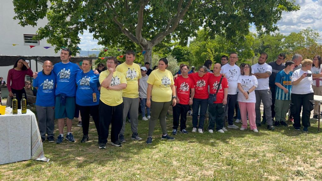 Personas que van a jugar la final de petanca