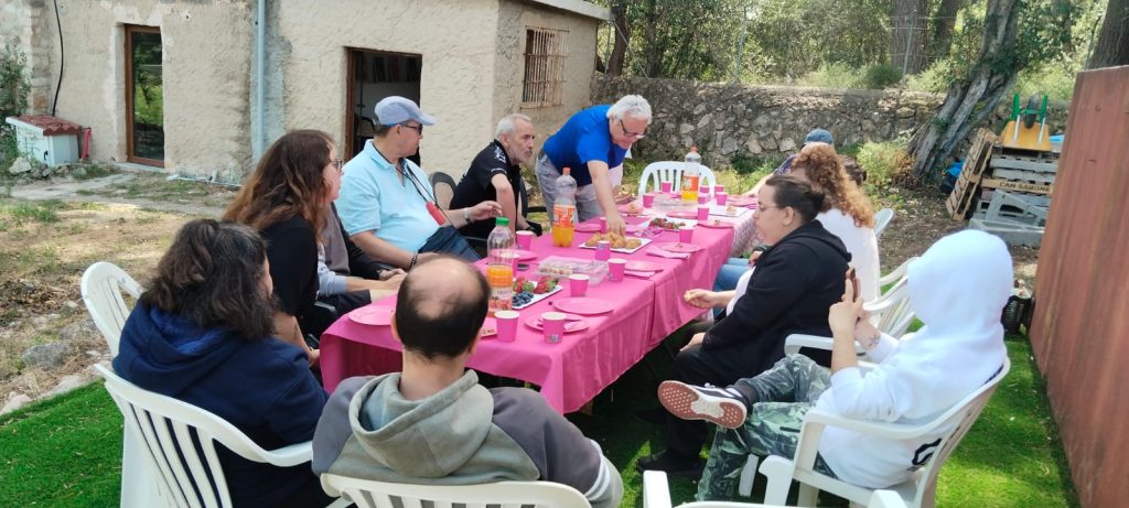 Personas celebrando cumpleaños