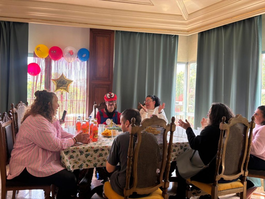 Persona celebrando cumpleaños