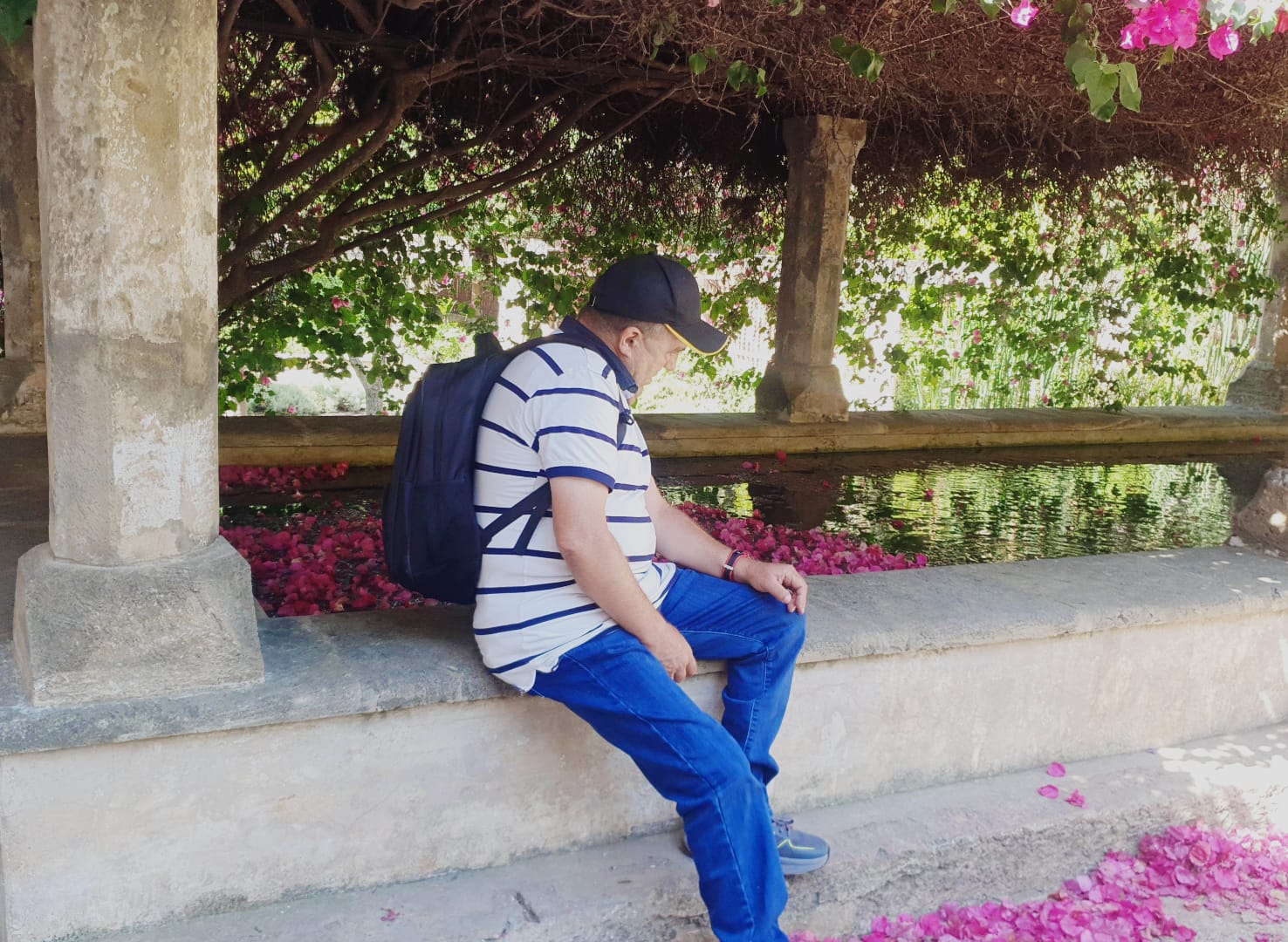 Personas en los jardines del obispo