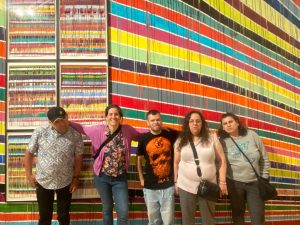Personas adultas en museo Es Baluard