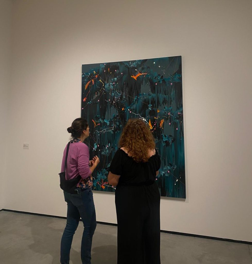 Personas adultas en museo Es Baluard