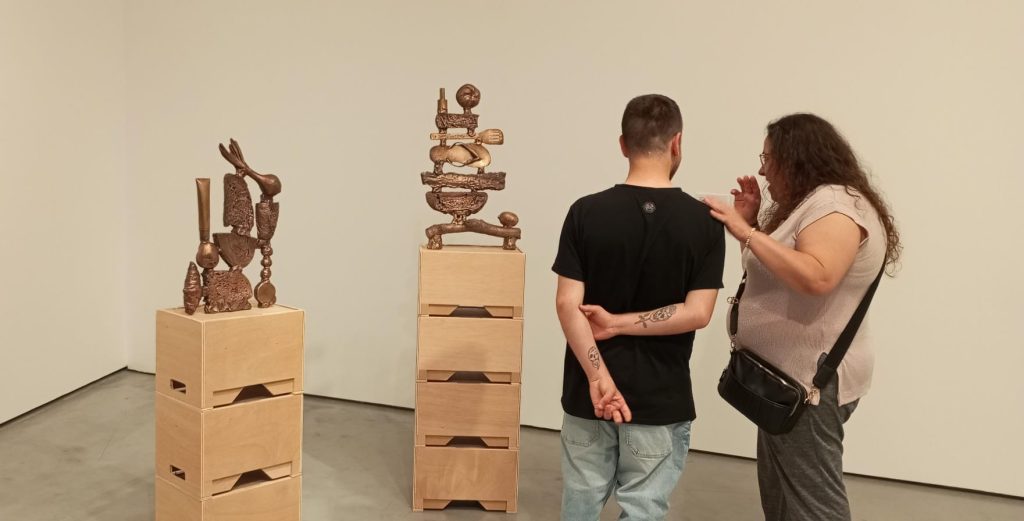 Personas adultas en museo Es Baluard