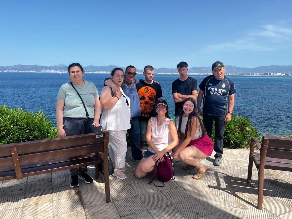 Personas haciendo una ruta