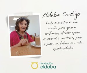 Foto de una persona tomando un café