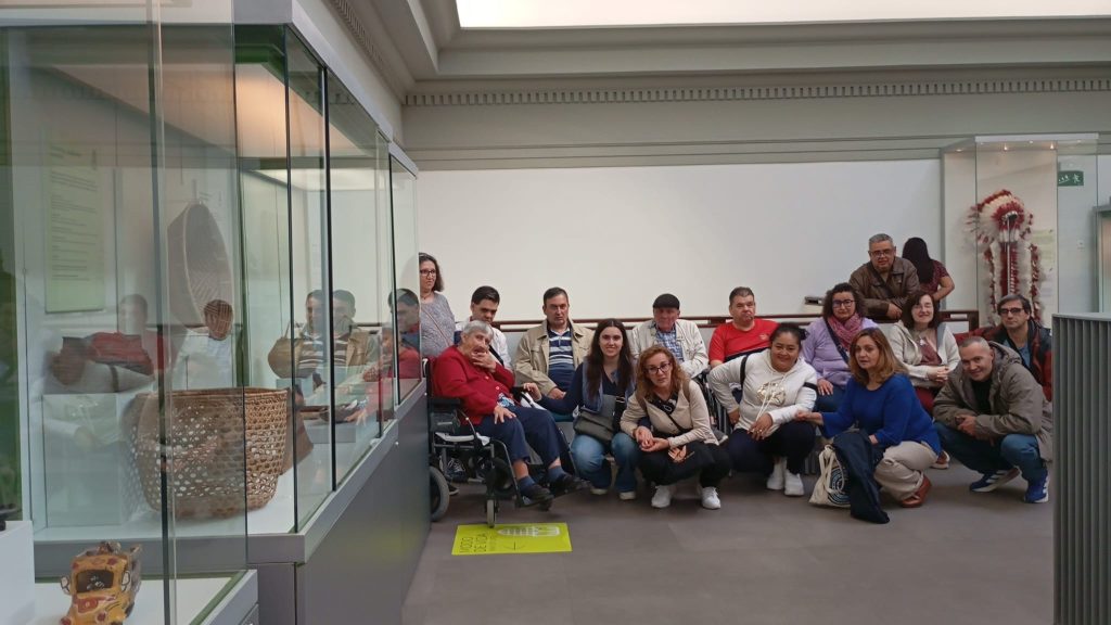 Personas en Museo