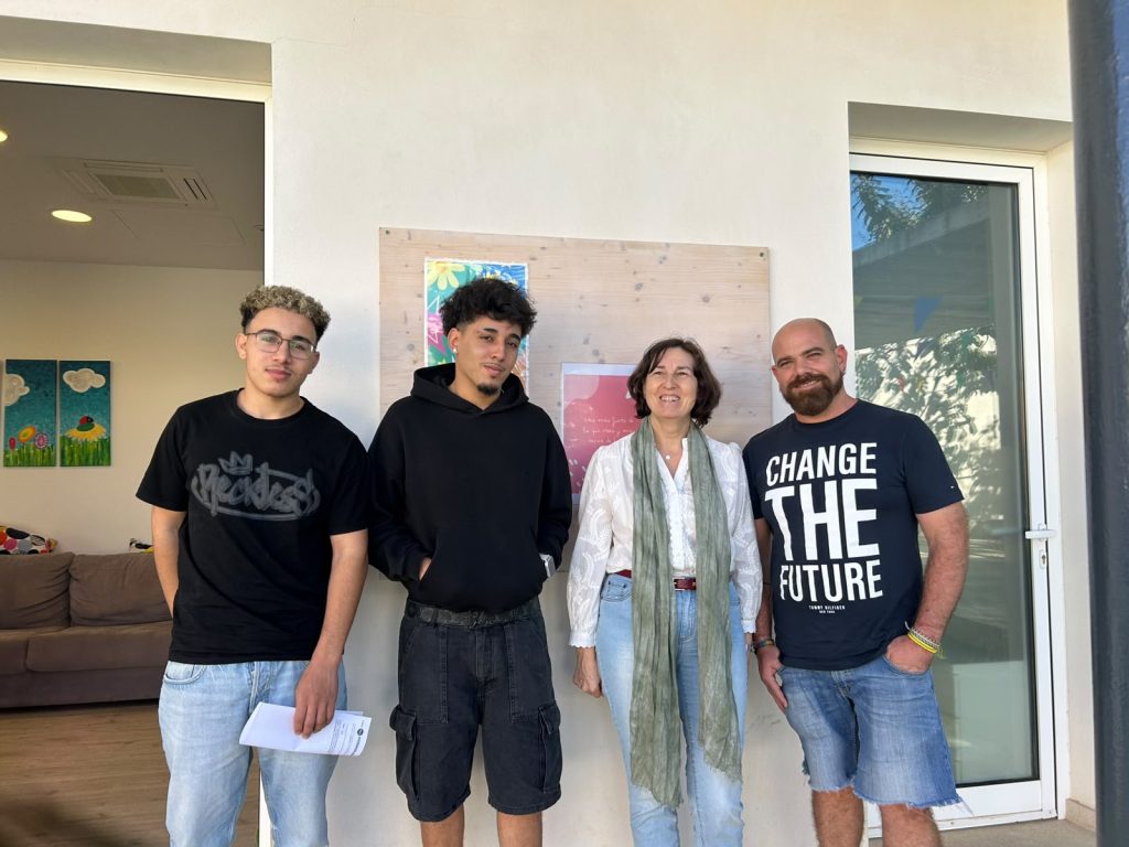 Foto de personas posando en la jornada de orientación laboral