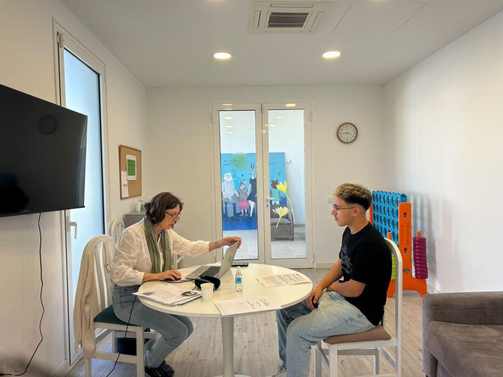 Personas en entrevista de trabajo