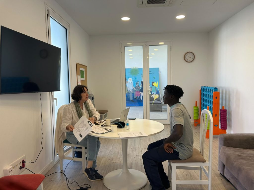 Personas en entrevista de trabajo
