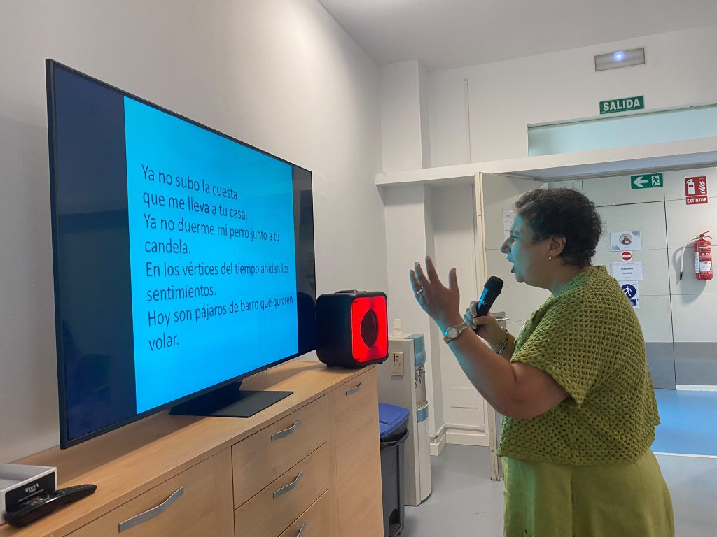 Personas haciendo actividades por la semana del Alzheimer