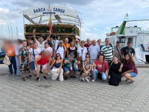 Personas en barco