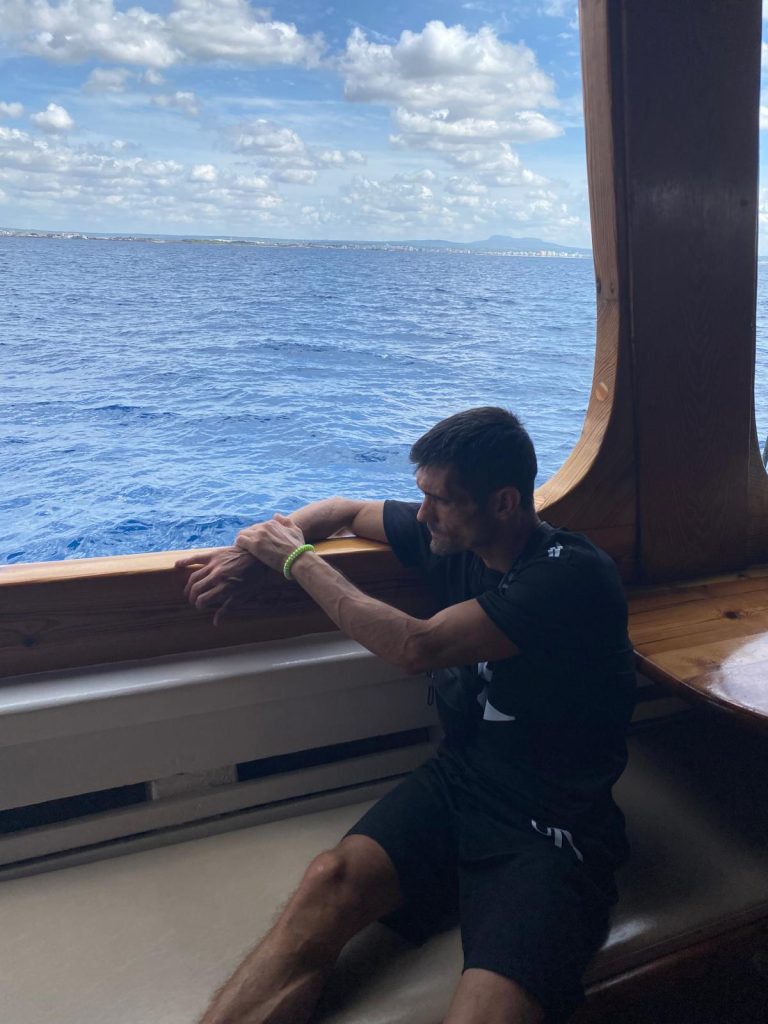 Personas en barco