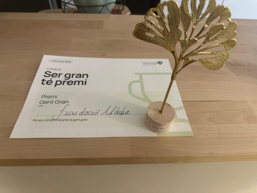 Foto del diploma y del premio