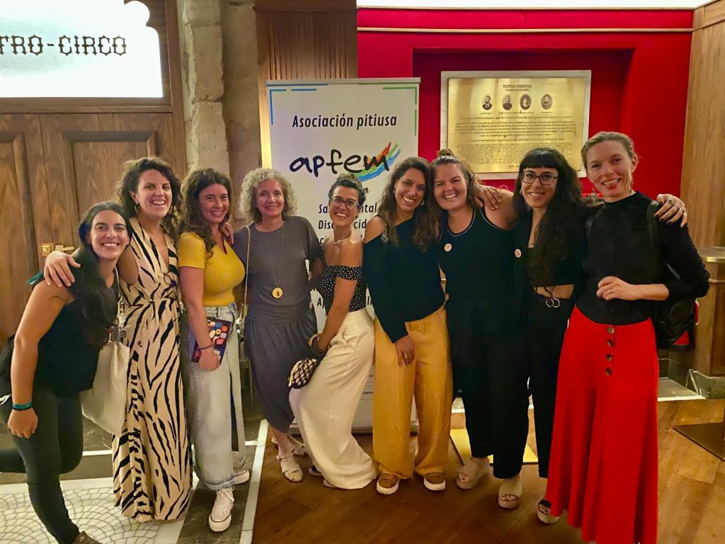 Foto de grupo de las personas que fueron al acto