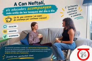 Foto de dos personas hablando